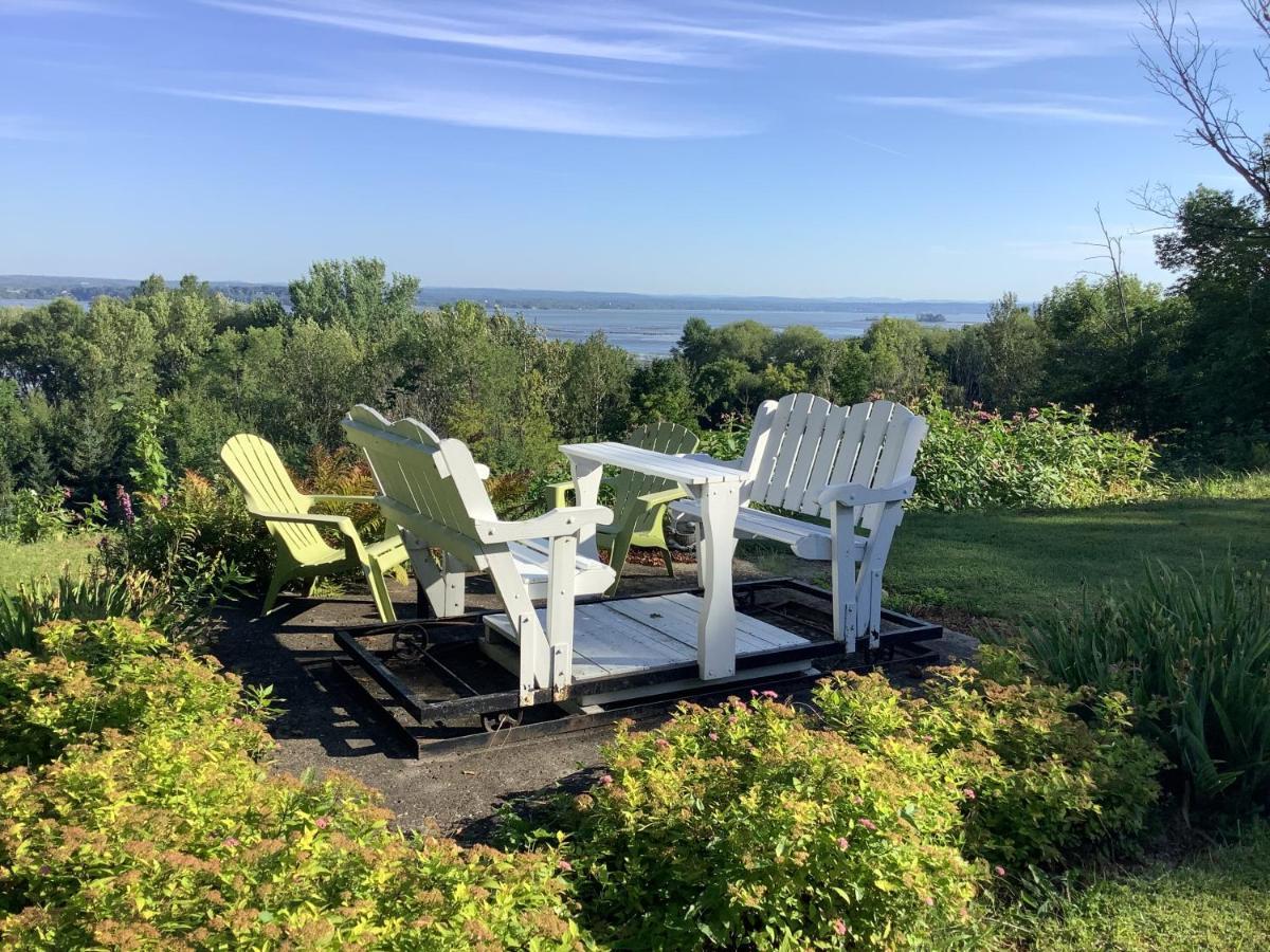 Les Saisons Du Fleuve Bed and Breakfast Lotbiniere Exterior foto
